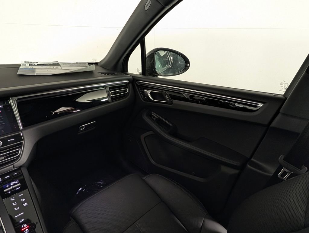 New 2026 Porsche Macan image 23
