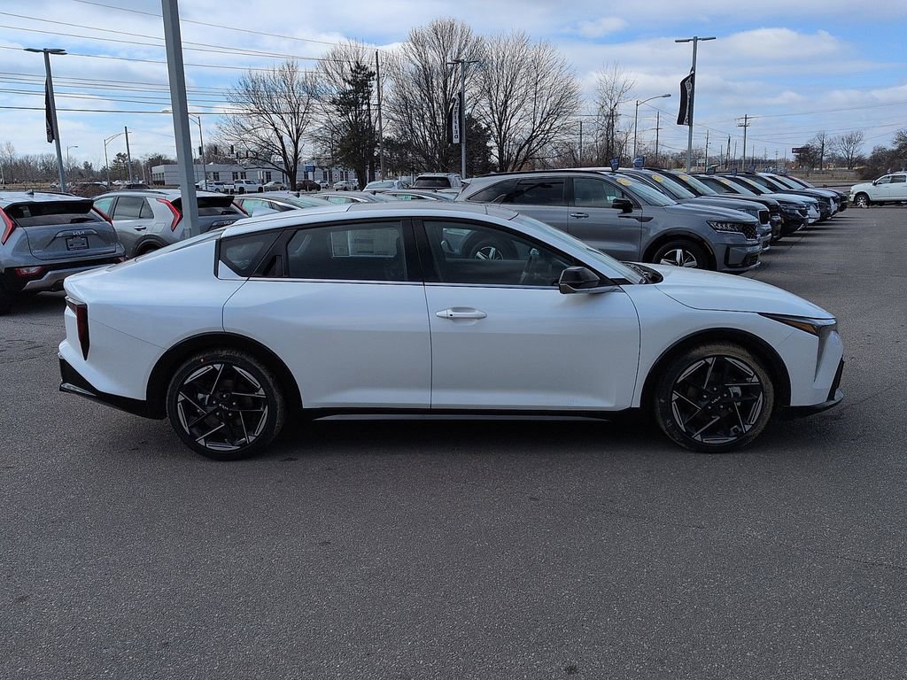 New 2025 Kia K4 GT-Line image 2