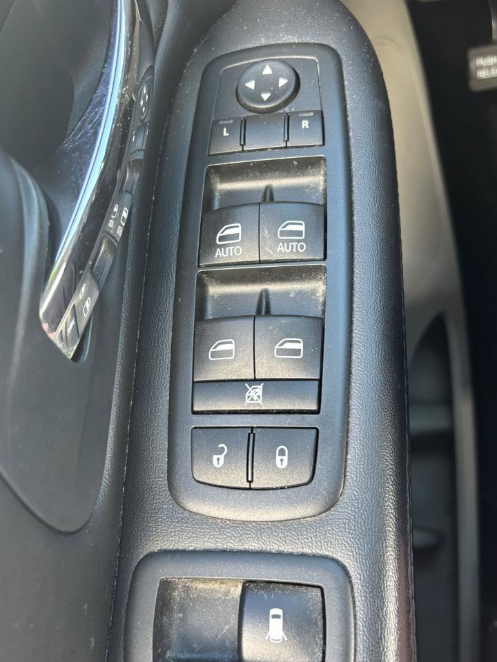 Used 2014 Dodge Grand Caravan SXT FWD image 14