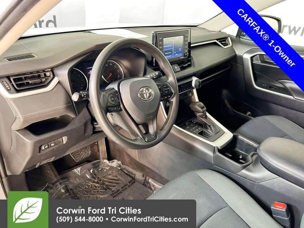 Used 2022 Toyota RAV4 LE image 3
