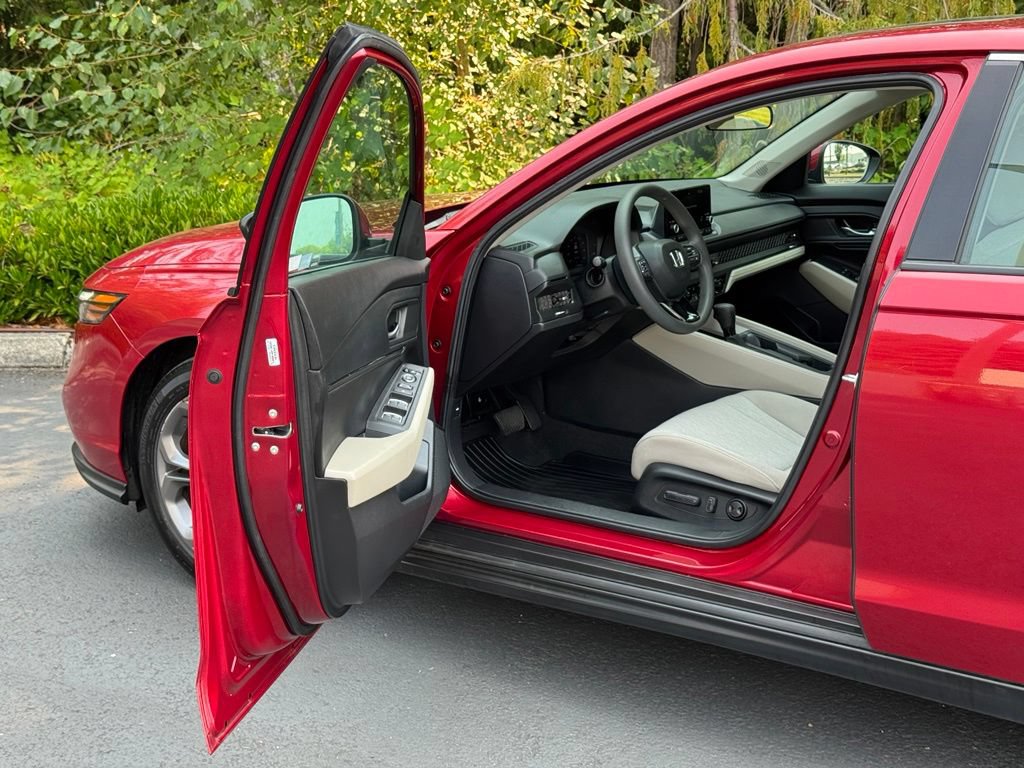 Certified 2023 Honda Accord EX image 8