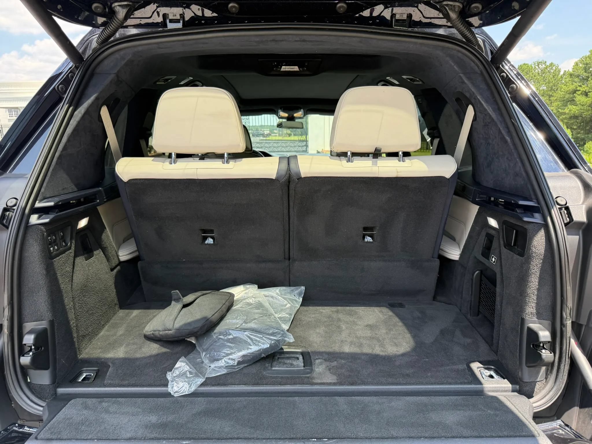 Used 2019 BMW X7 xDrive50i w/ M Sport Package AWD/4WD image 14