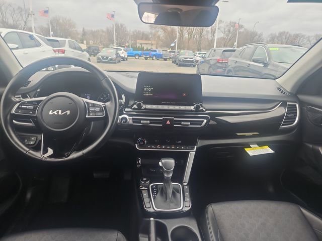 Used 2023 Kia Seltos EX image 12