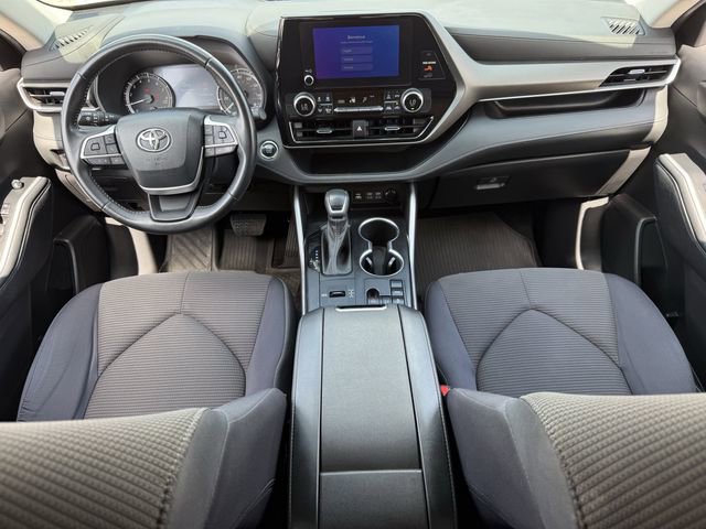 Used 2023 Toyota Highlander LE image 11