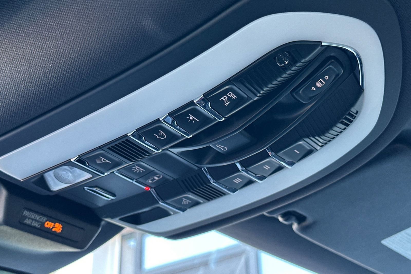 Used 2025 Porsche Macan image 21