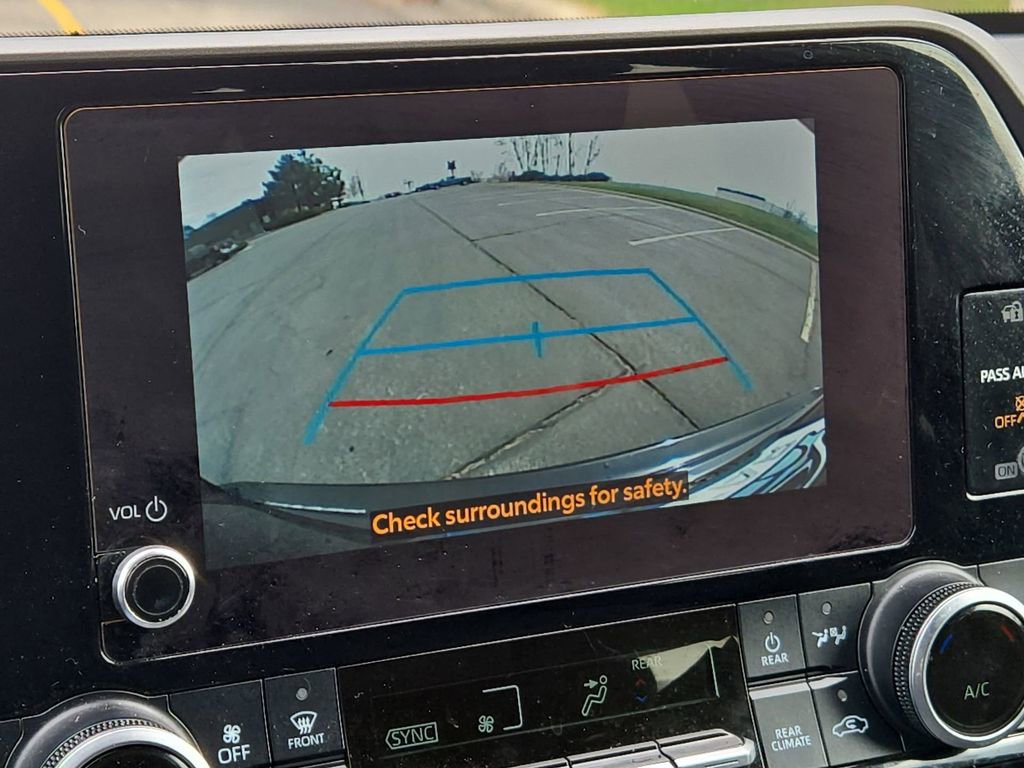 Used 2024 Toyota Highlander LE image 37