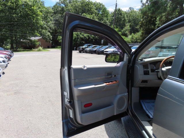 Used 2007 Chrysler Aspen Limited image 19