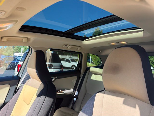 Used 2017 Volvo XC60 T5 Inscription w/ Preferred Option Package FWD image 12