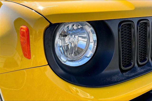 Used 2017 Jeep Renegade Altitude image 31