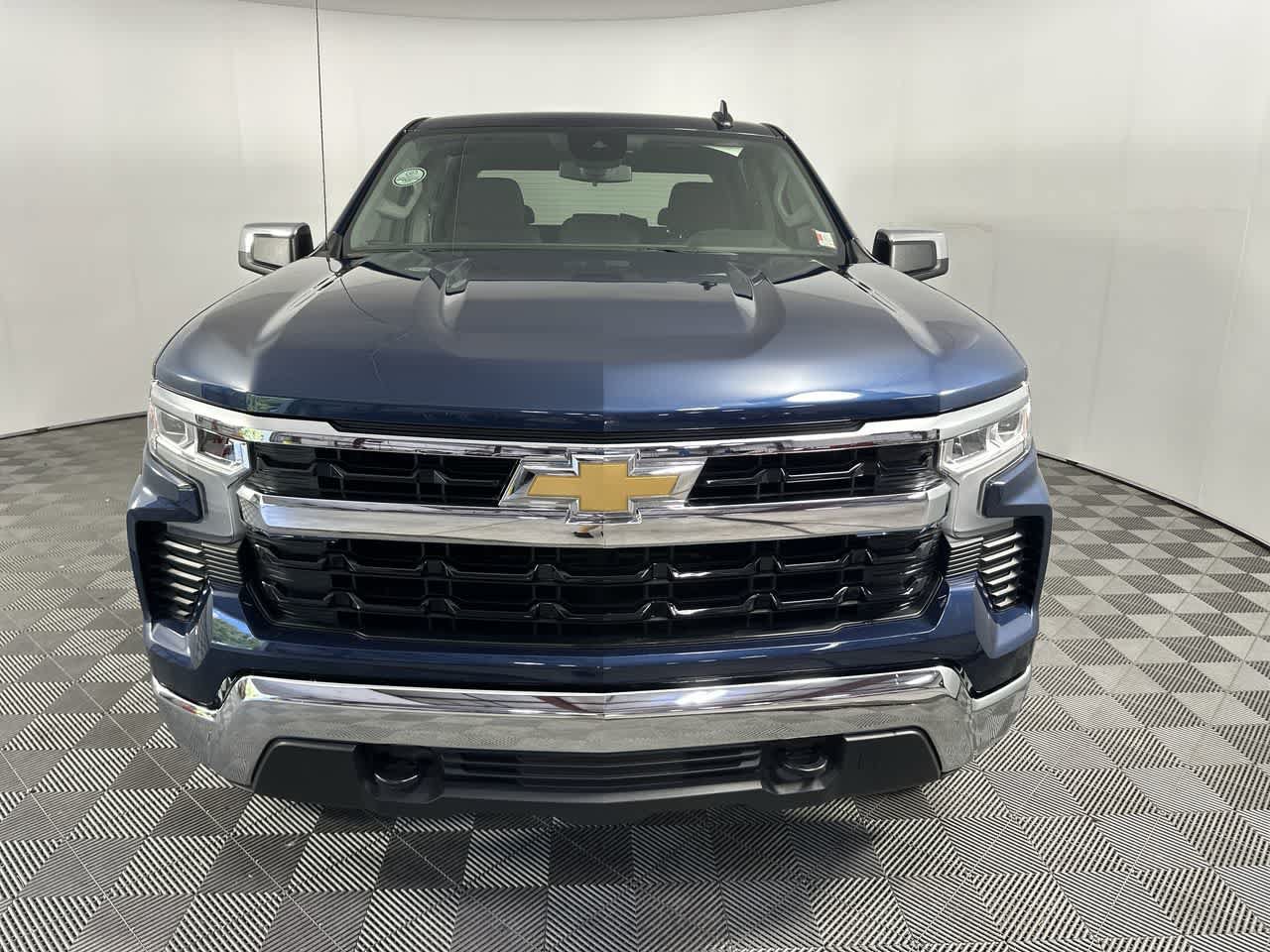 Used 2023 Chevrolet Silverado 1500 LT AWD/4WD image 3