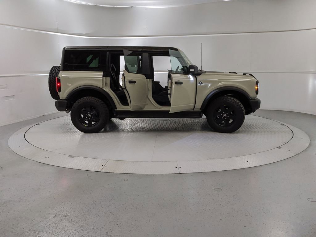 New 2025 Ford Bronco Outer Banks image 8