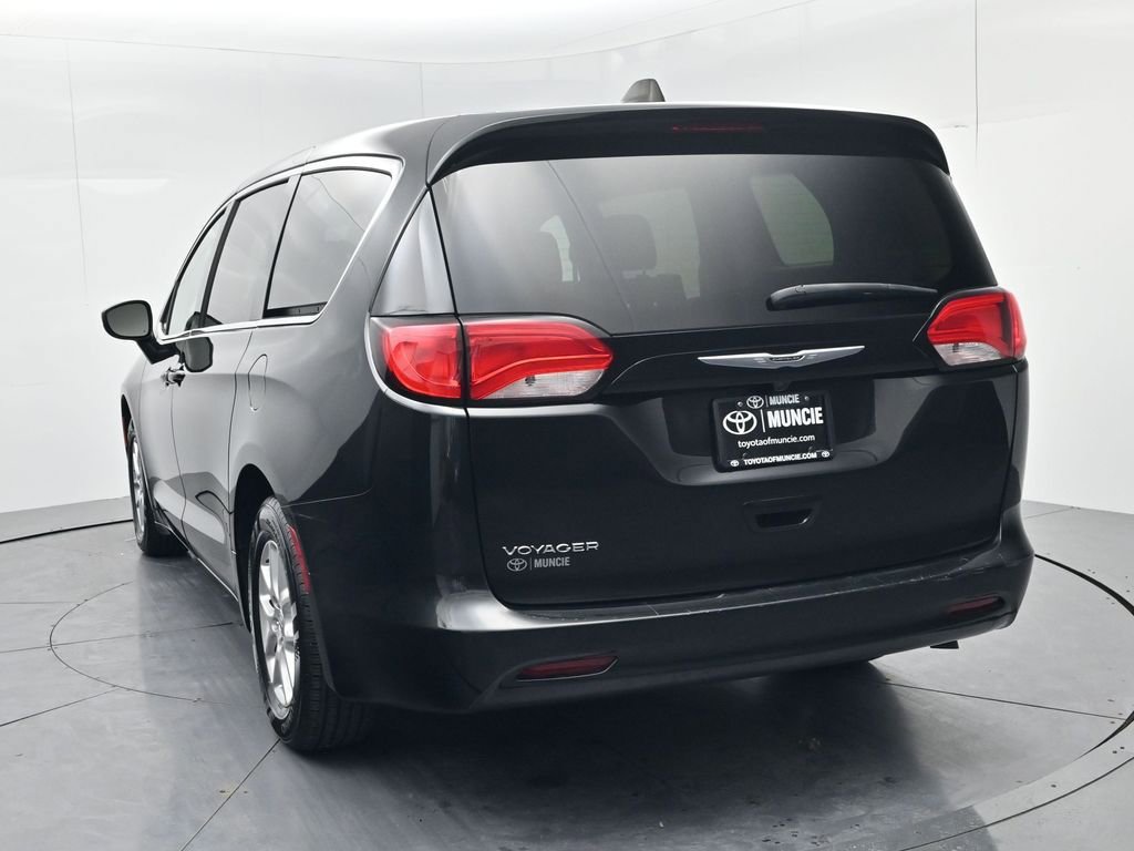 Used 2023 Chrysler Voyager LX image 6