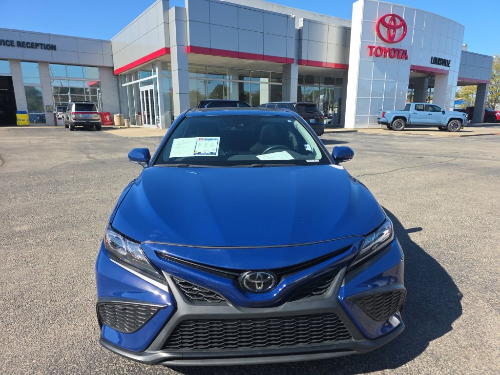 Used 2023 Toyota Camry SE w/ Cold Weather Package FWD image 3