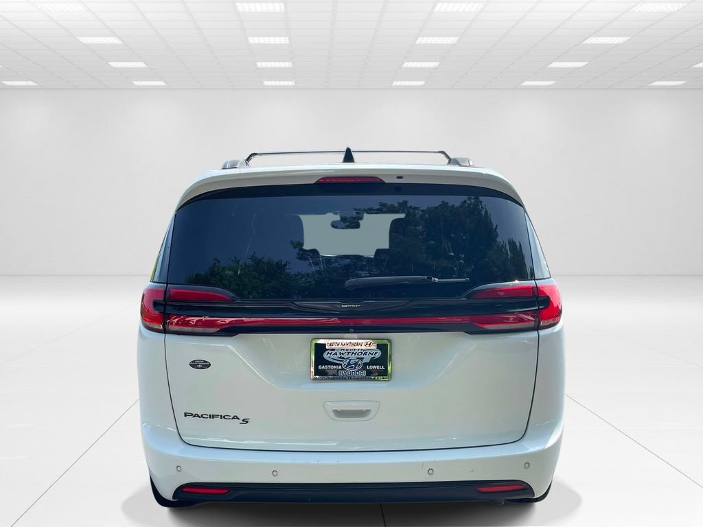 Used 2023 Chrysler Pacifica Touring-L w/ S Appearance Package FWD image 5