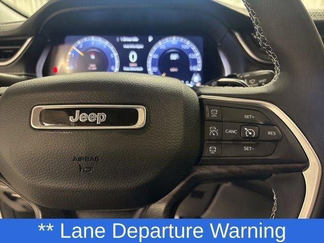 Used 2023 Jeep Grand Cherokee Limited w/ Black Appearance Package AWD/4WD image 16