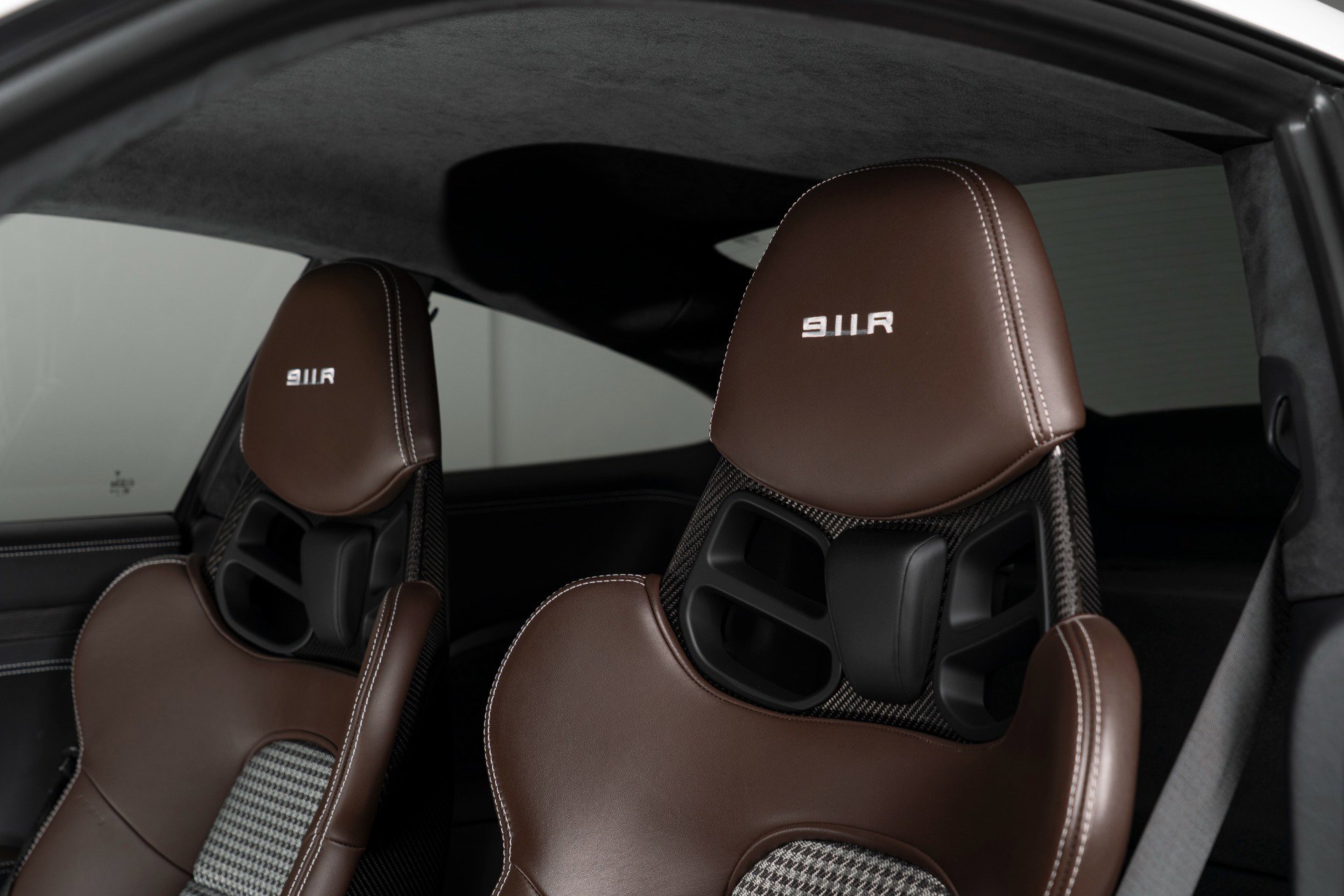 Used 2016 Porsche 911 R image 26