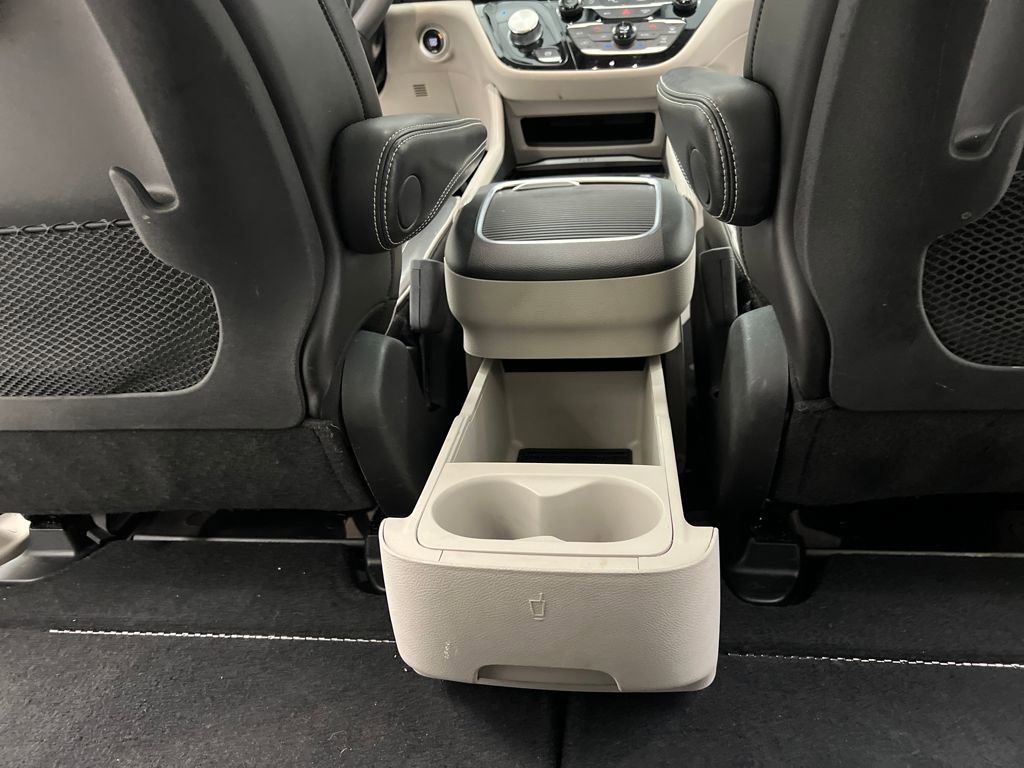 Used 2024 Chrysler Pacifica Limited image 21