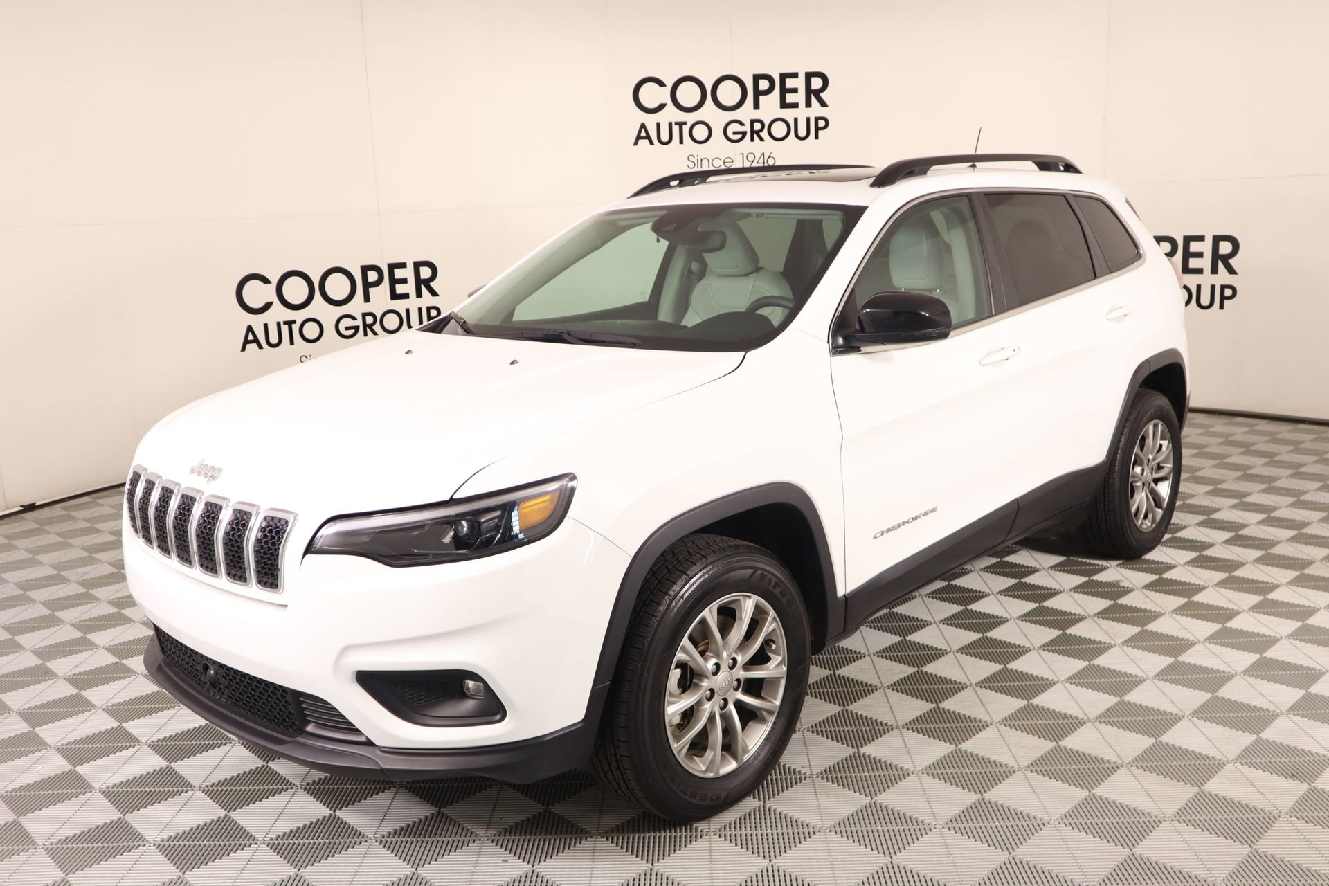 Used 2022 Jeep Cherokee Latitude Lux w/ Sun & Sound Group image 10