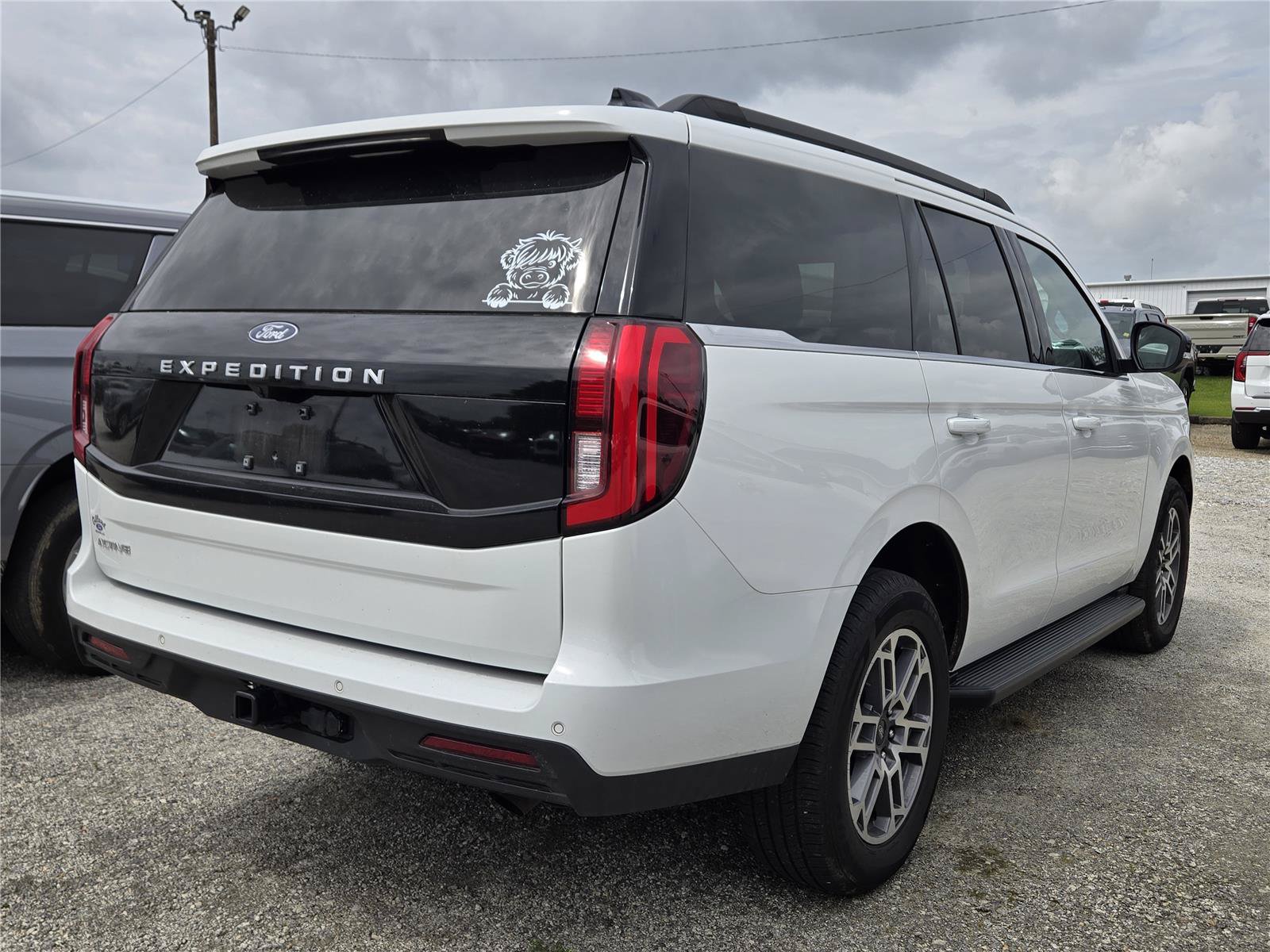 Used 2026 Ford Expedition Active RWD image 4