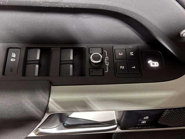 Used 2023 Land Rover Defender 110 SE image 26