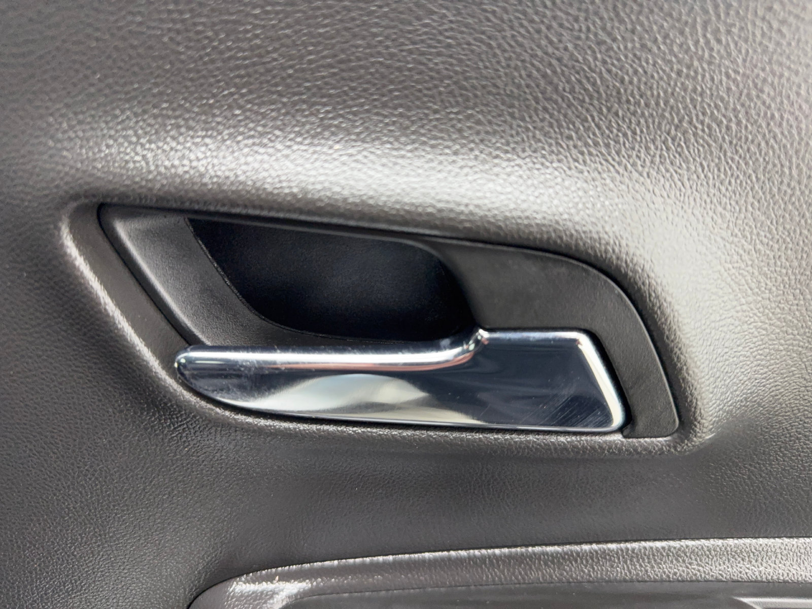 Used 2019 Chevrolet Trax LT w/ LT Convenience Package FWD image 40