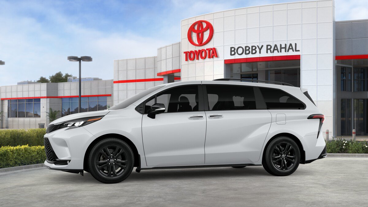 New 2026 Toyota Sienna XSE AWD/4WD image 3