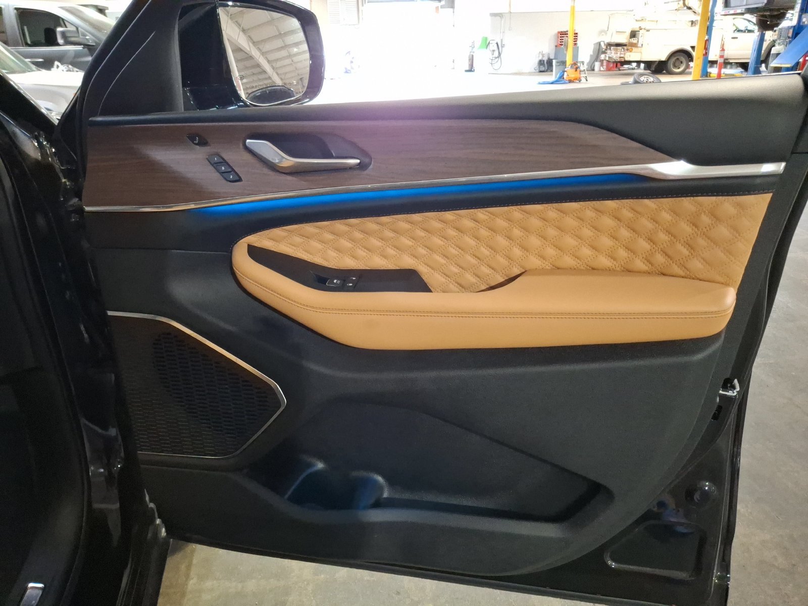Certified 2025 Jeep Grand Cherokee Summit AWD/4WD image 21