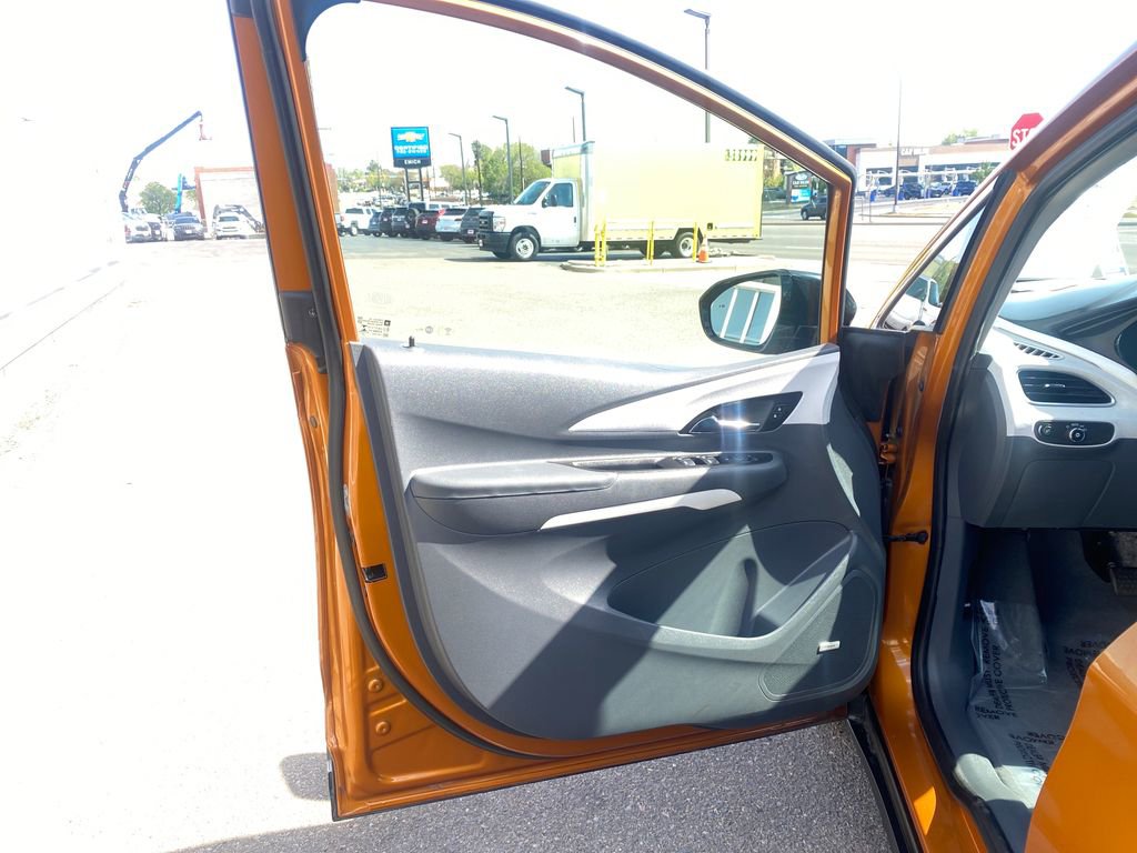 Used 2017 Chevrolet Bolt Premier w/ Driver Confidence II Package FWD image 10