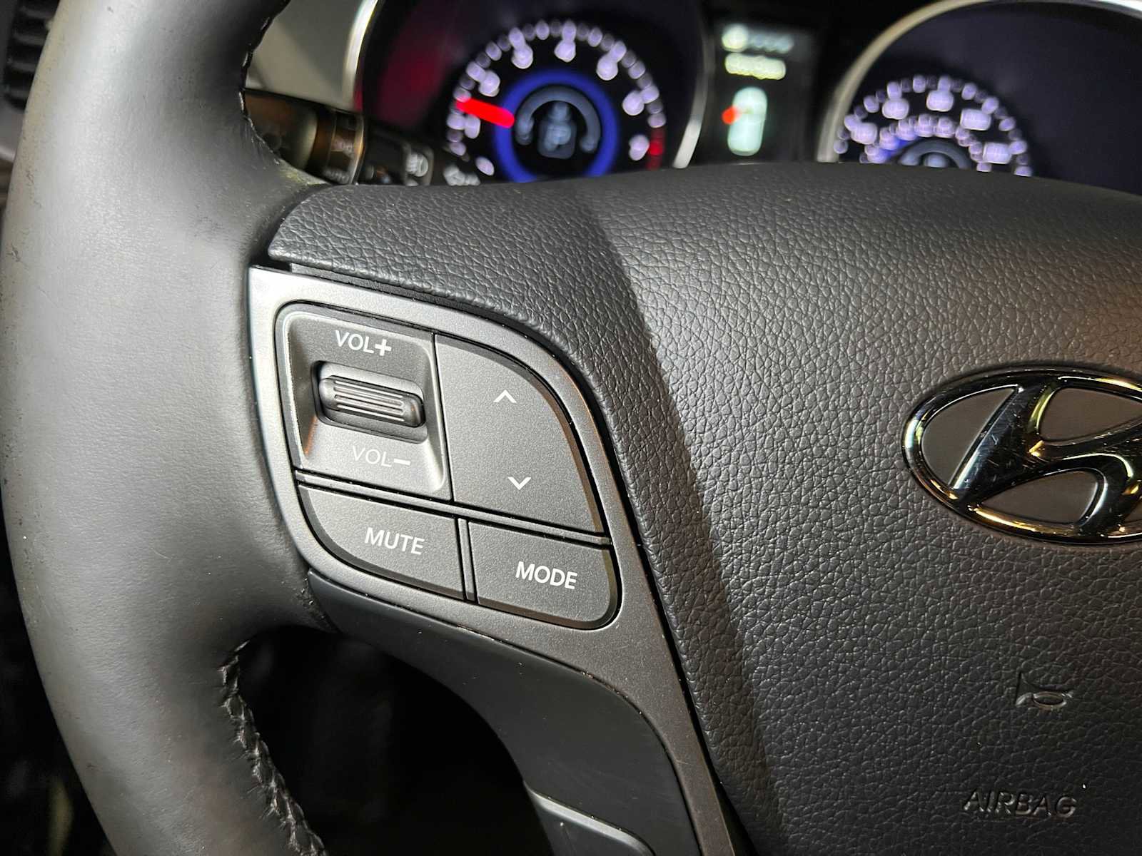 Used 2014 Hyundai Santa Fe Limited w/ Ultimate Package 07 image 28