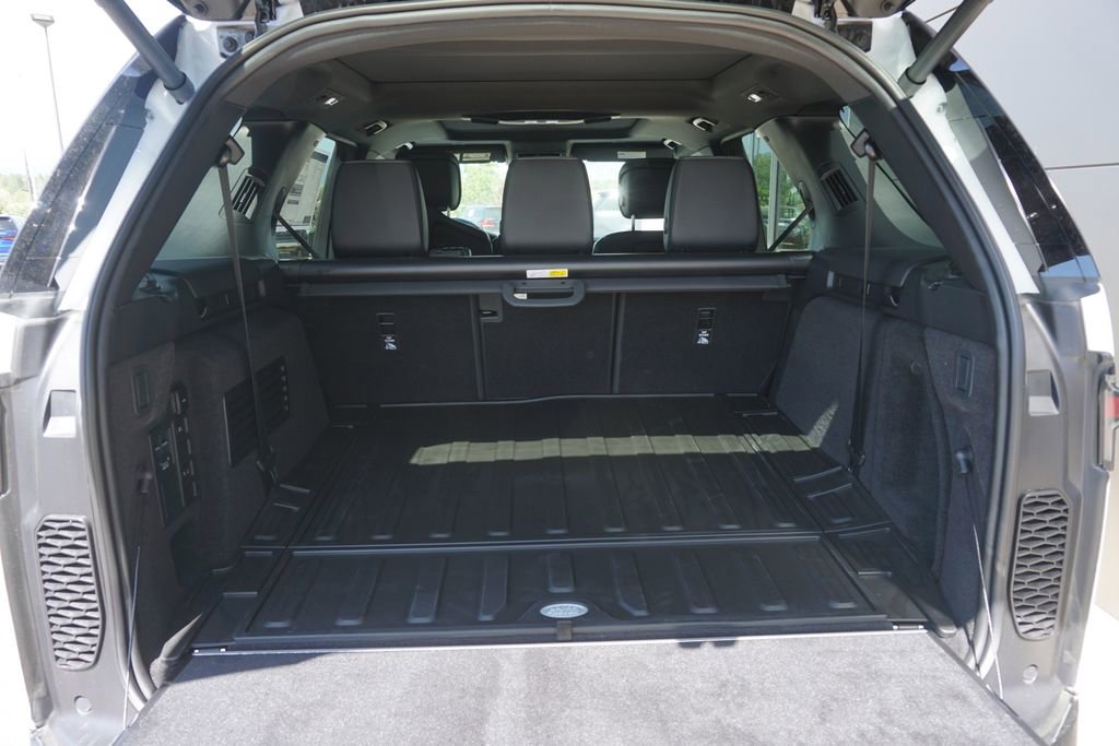 New 2025 Land Rover Discovery Dynamic SE image 31