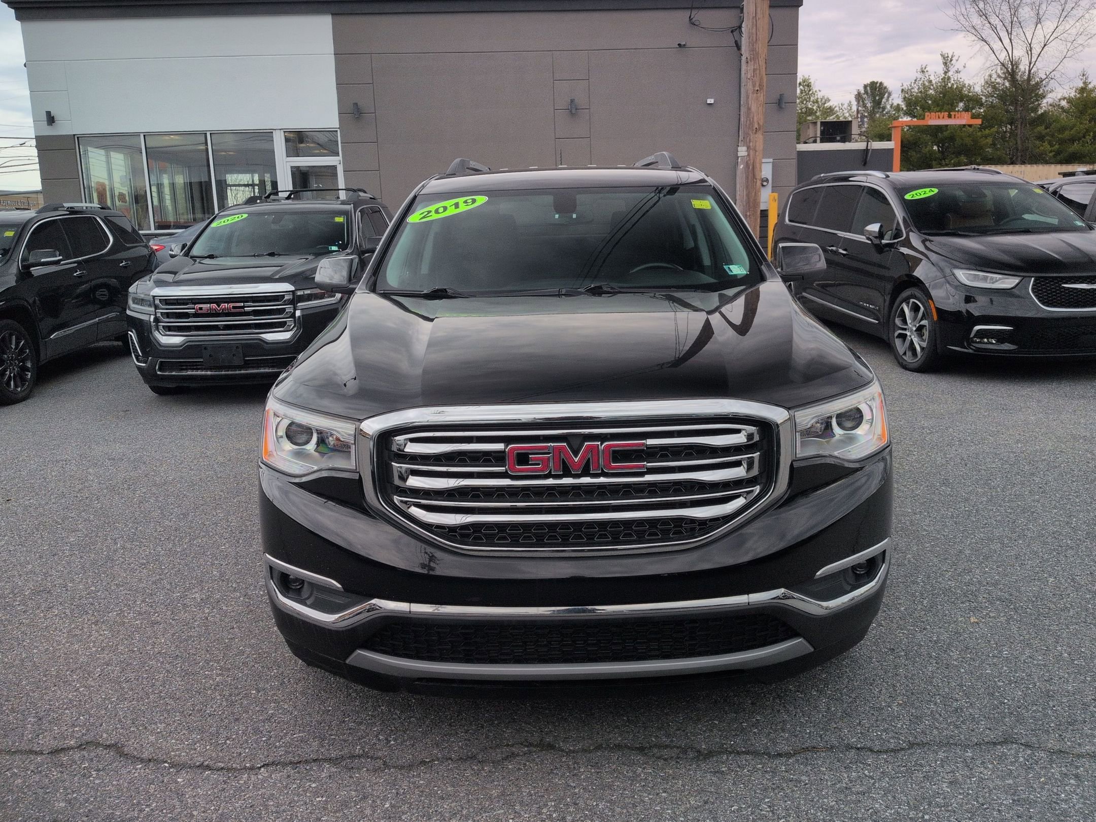 Used 2019 GMC Acadia SLE w/ LPO, Floor Liner Package image 2