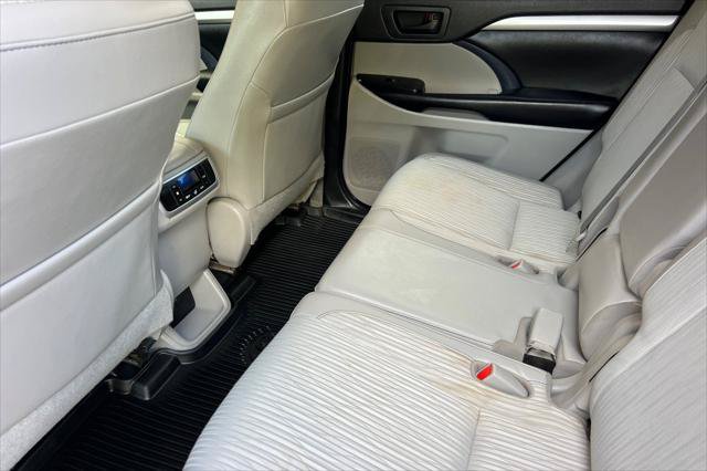 Certified 2019 Toyota Highlander Plus FWD image 4