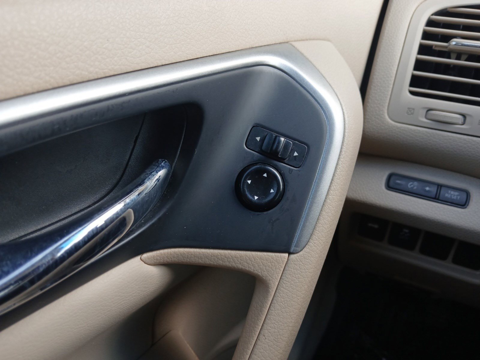 Used 2015 Nissan Altima 2.5 SV w/ Convenience Package image 19