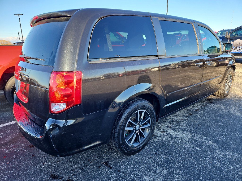Used 2017 Dodge Grand Caravan SE image 5