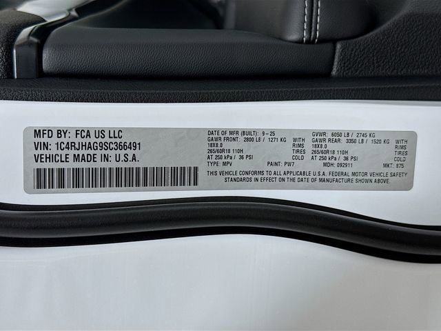 New 2025 Jeep Grand Cherokee Laredo image 30