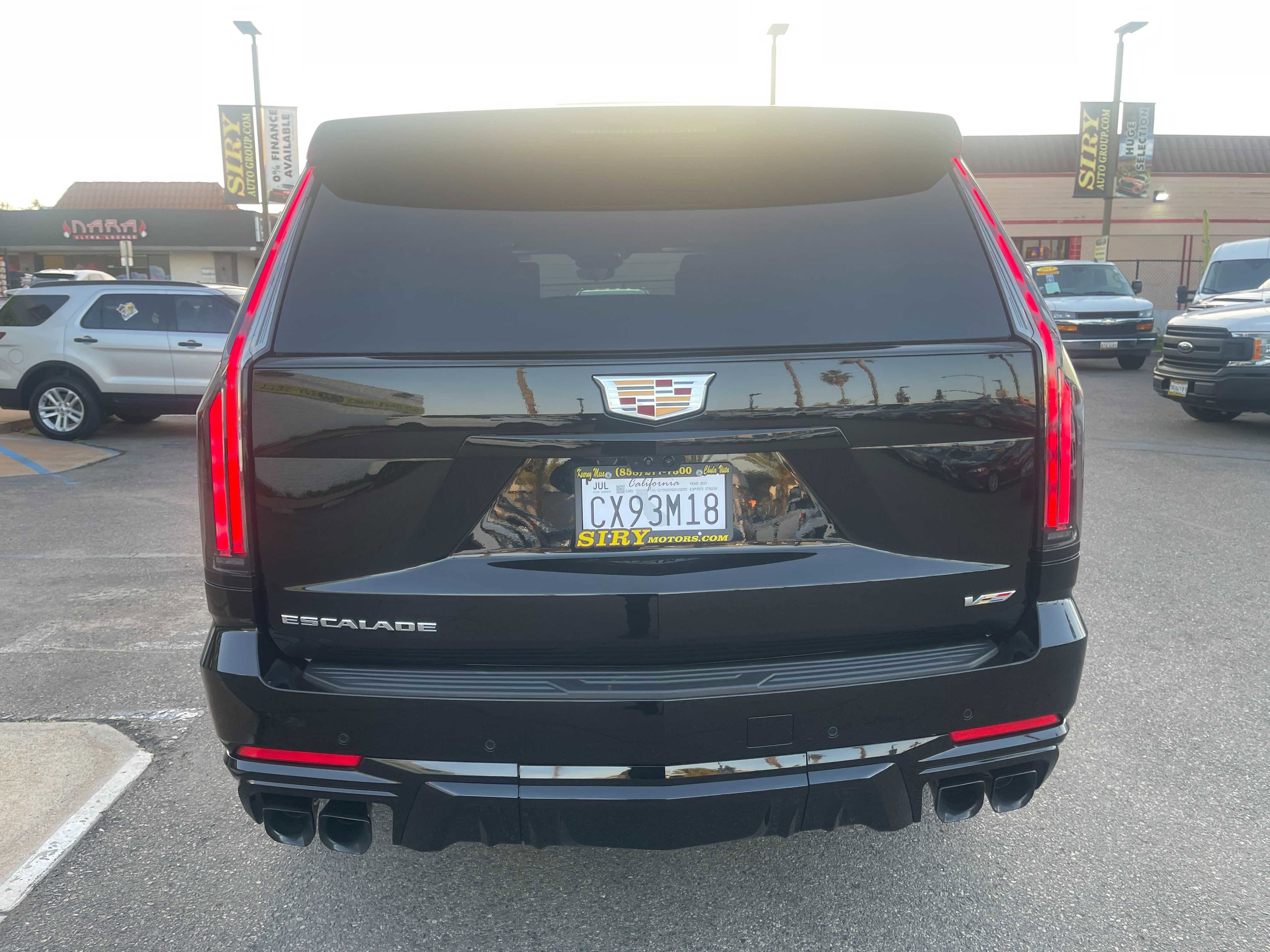 Used 2025 Cadillac Escalade ESV V image 4