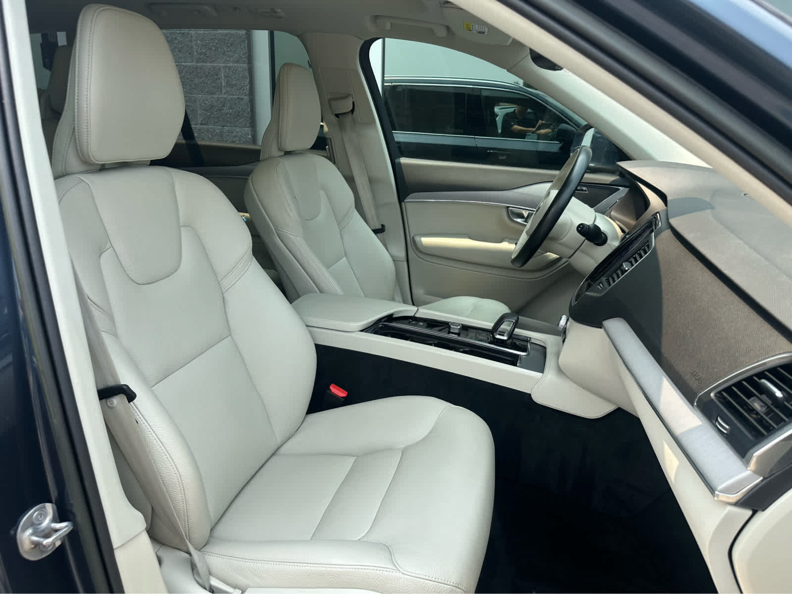 Used 2023 Volvo XC90 B5 Core w/ Protection Package Premier AWD/4WD image 16