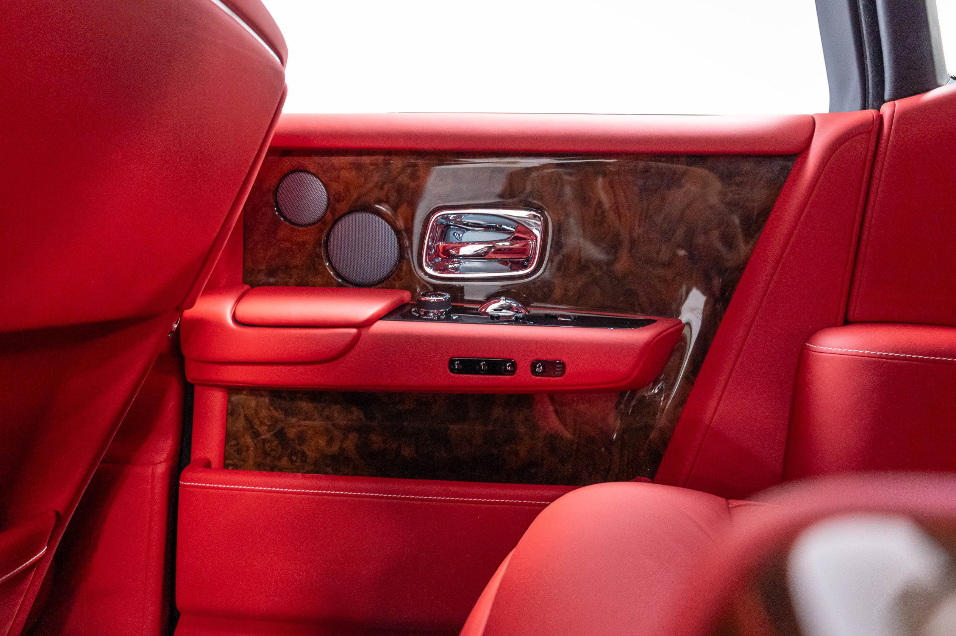 Used 2019 Rolls-Royce Phantom Sedan RWD image 34