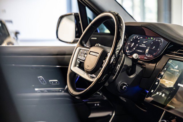 Used 2023 Land Rover Range Rover SE image 39