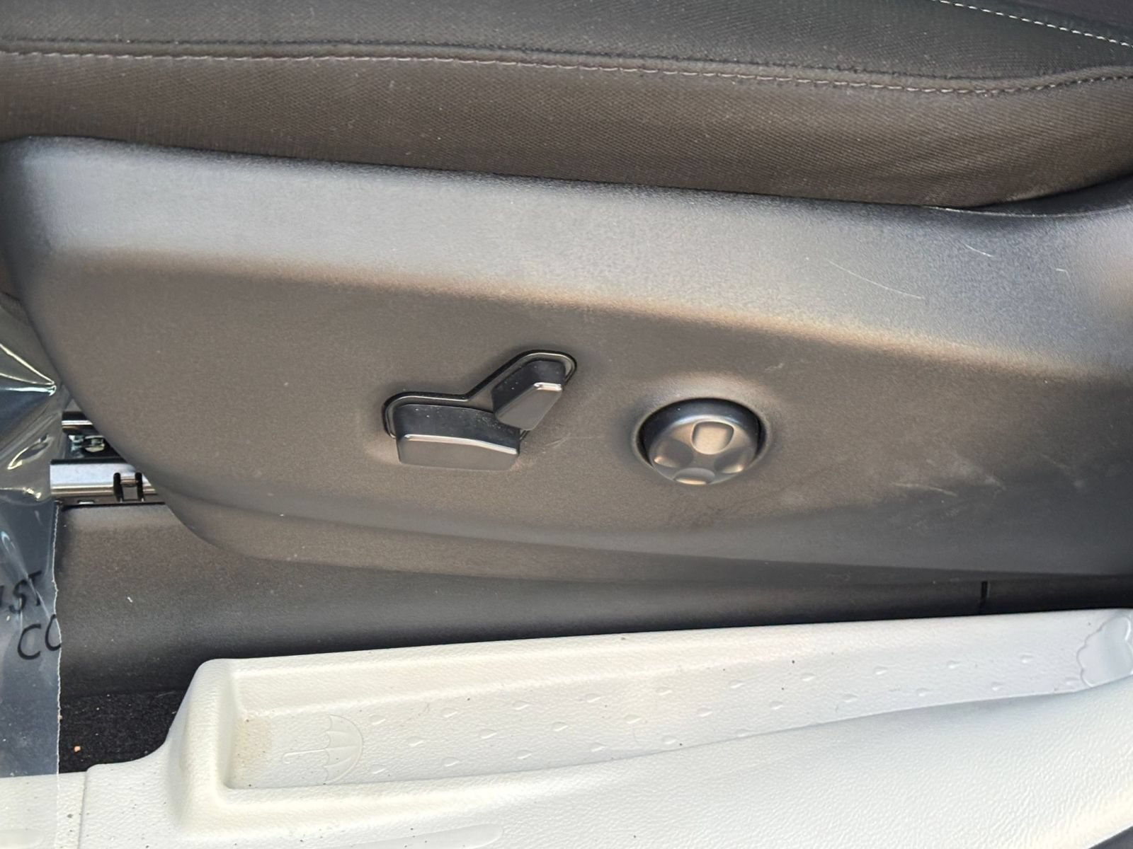 Used 2024 Chrysler Voyager LX FWD image 21