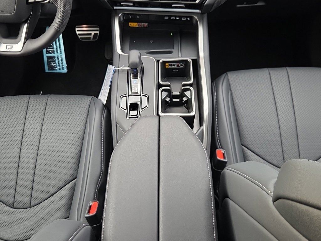 New 2026 Lexus TX 500h AWD image 23