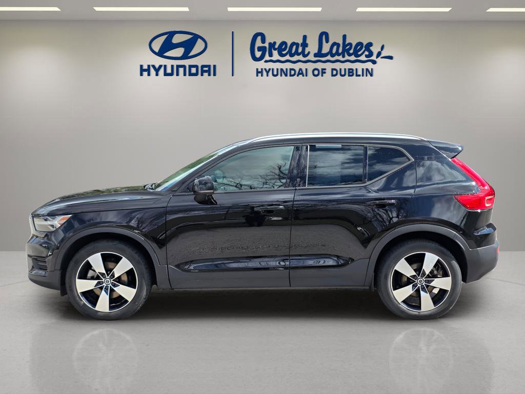 Used 2020 Volvo XC40 T5 Momentum image 2