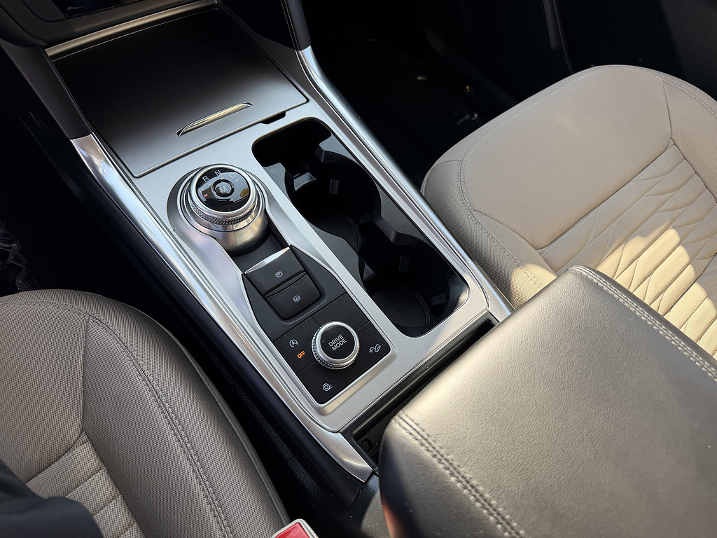 Used 2020 Ford Explorer XLT AWD/4WD image 16
