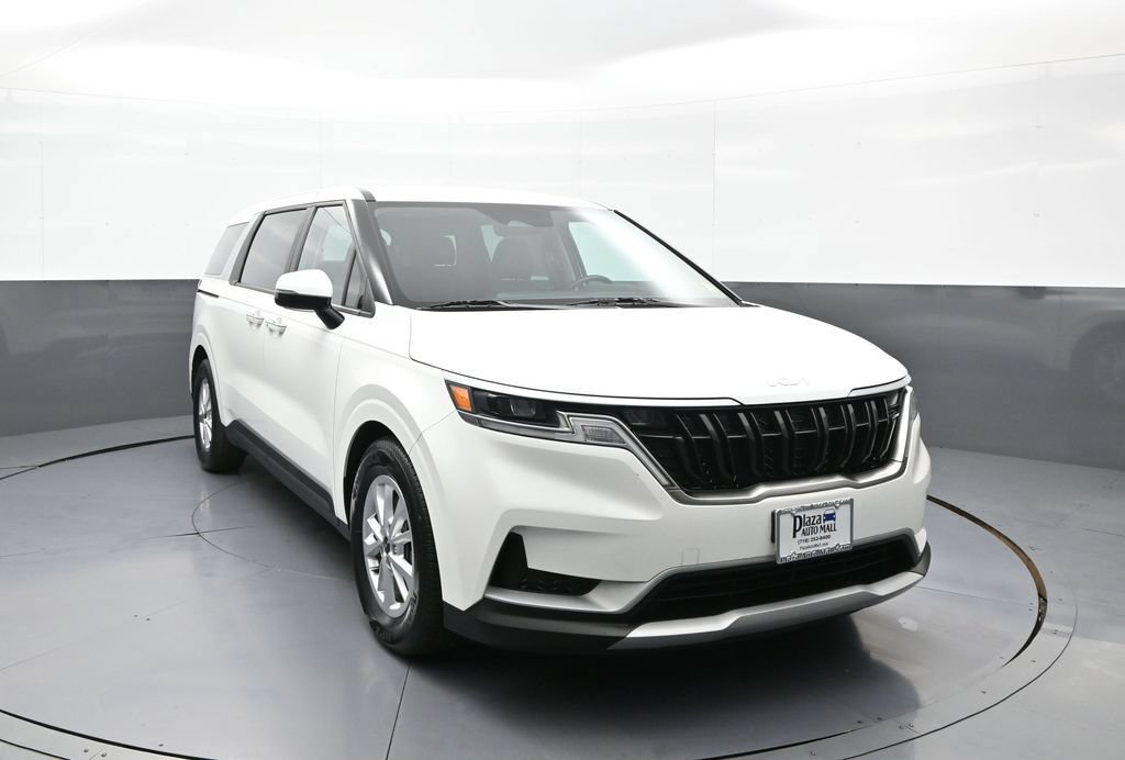 Certified 2024 Kia Carnival LX FWD image 3