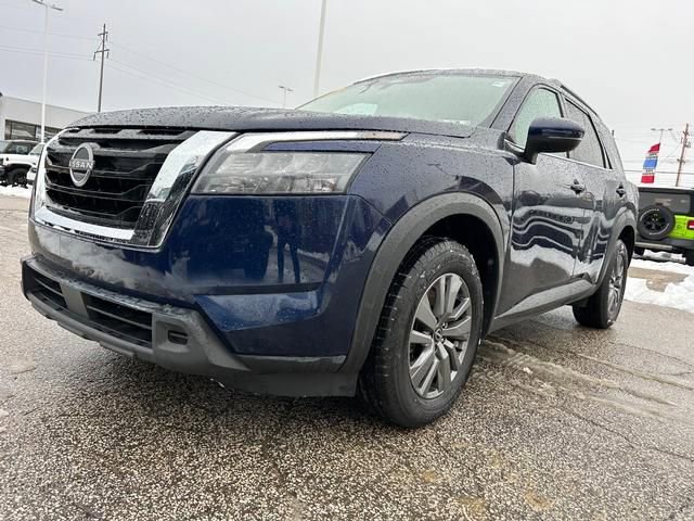 Used 2025 Nissan Pathfinder SV AWD/4WD image 7