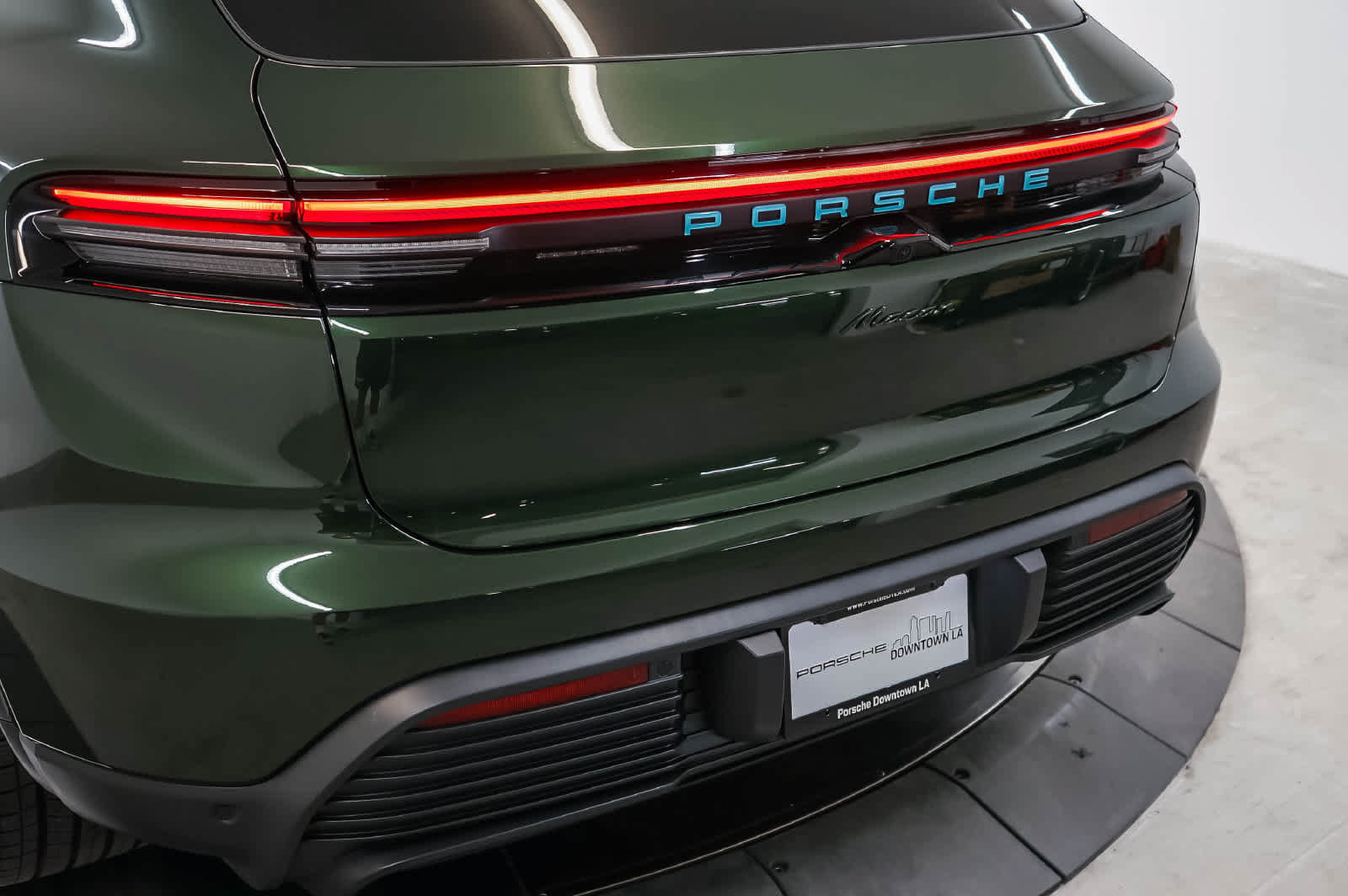 Certified 2026 Porsche Macan Electric RWD image 12