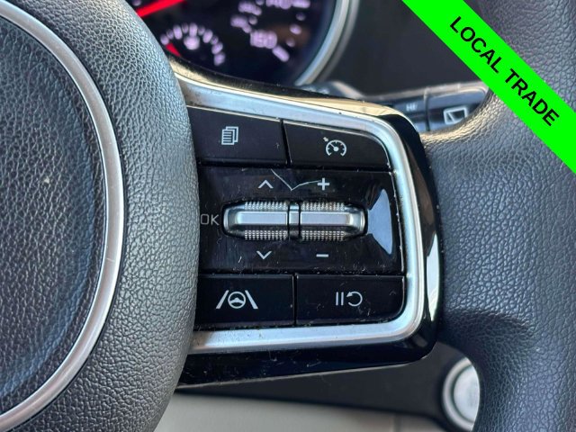 Used 2022 Kia Carnival LX FWD image 16