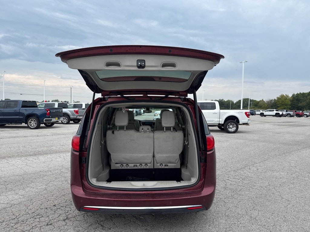 Used 2020 Chrysler Pacifica Limited image 9