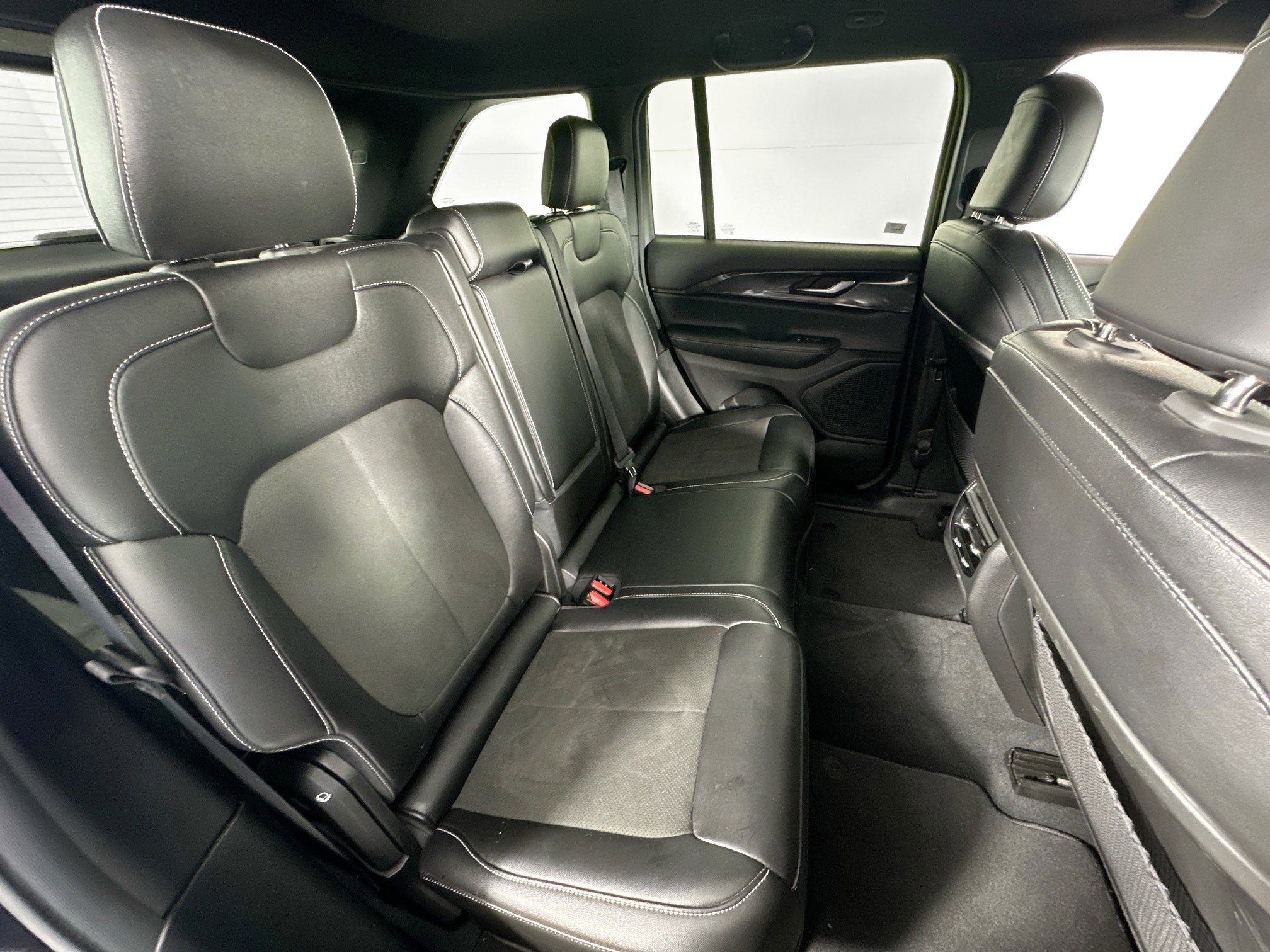 Used 2023 Jeep Grand Cherokee Altitude image 25