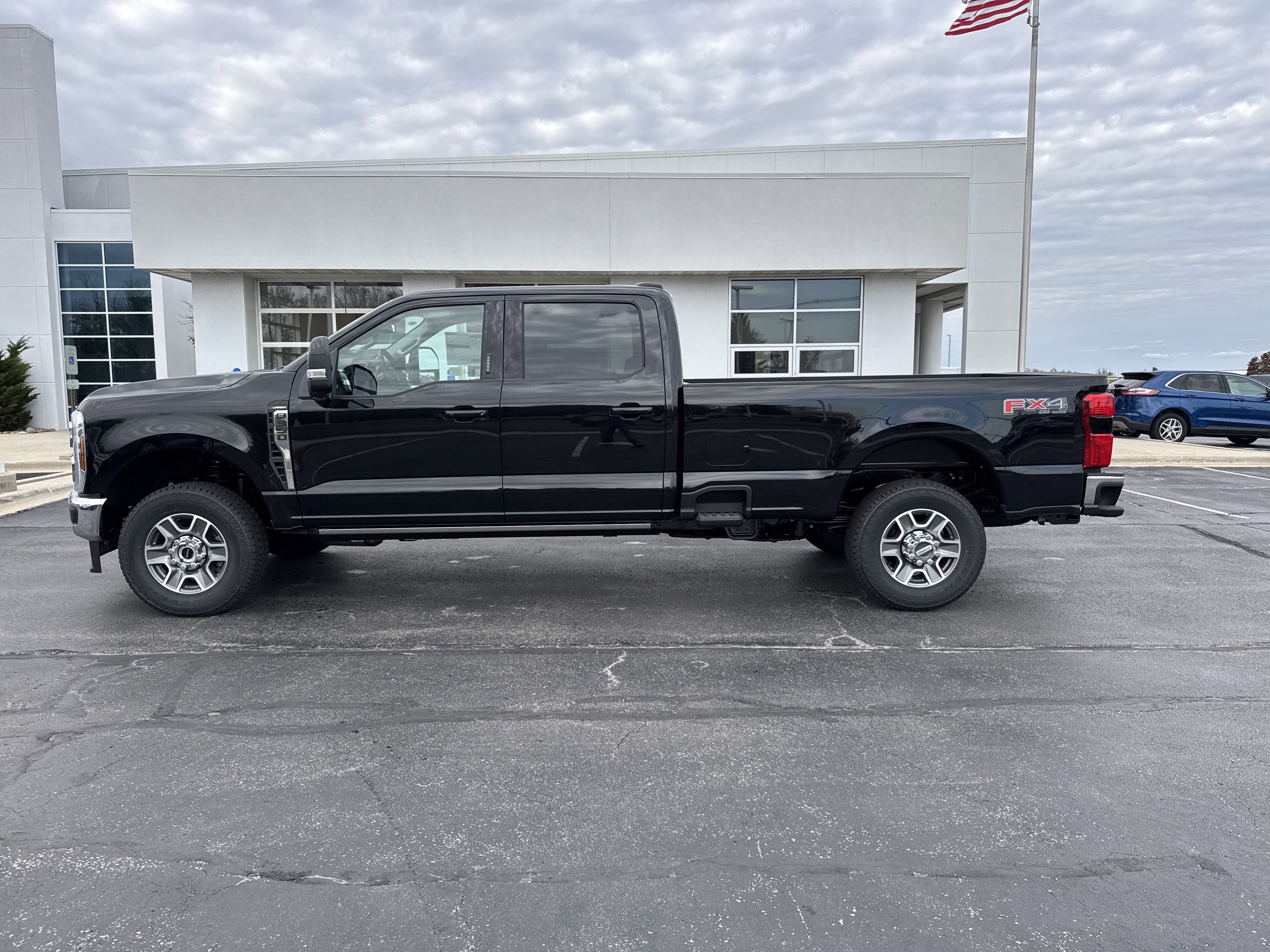 New 2026 Ford F350 Lariat w/ FX4 Off-Road Package image 20